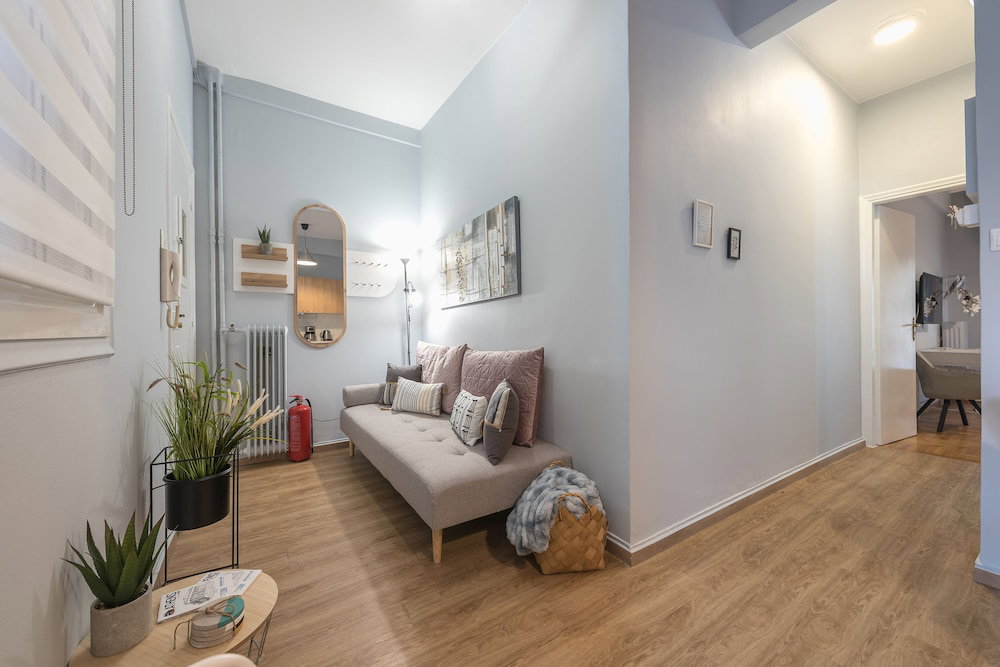 City Nest Apartment By Cloudkeys