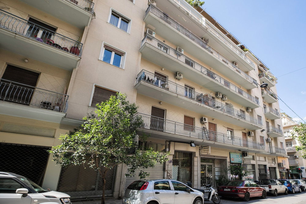 Attica Captivating 2-bedroom Apt & Balcony In Athens