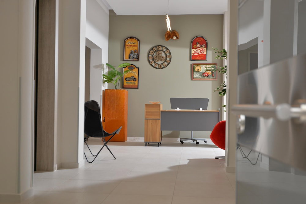 Alekos Apartments 2 Netflix, Self Check-In