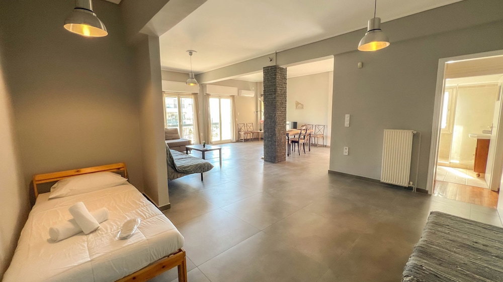 Alimos Sea View Family Apartment