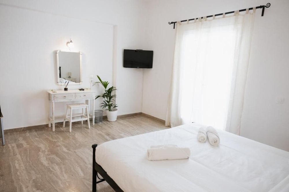 Hotel White Wave Studios