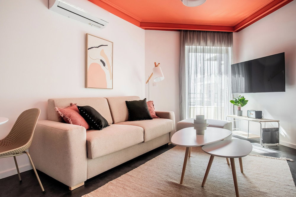 Hotel Onezerotwo By Zoia Living