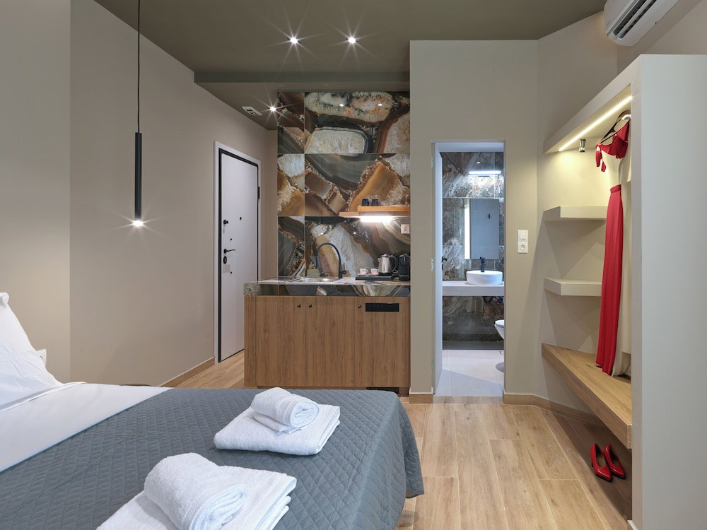 Coastal Suites At Alimos Beach