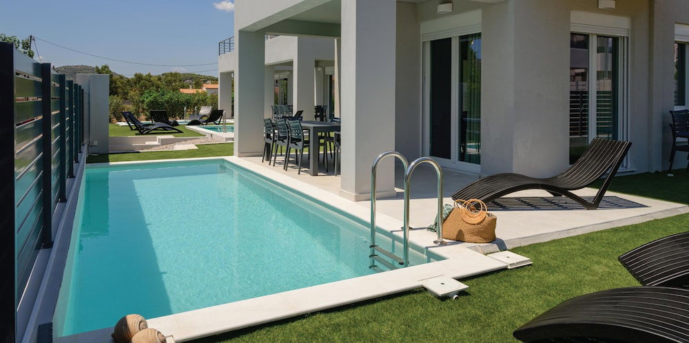 Hotel Komos Villas By Airstay