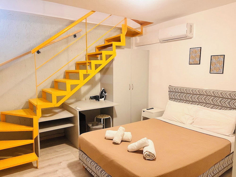 Elvita Apartments