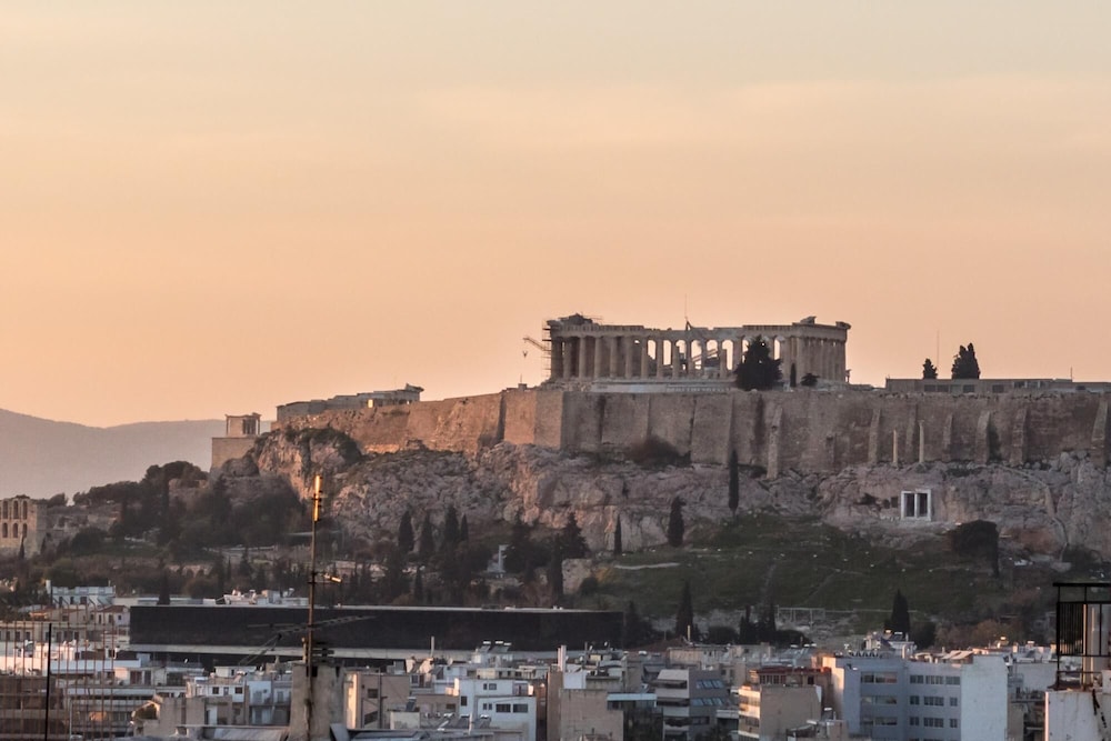 Hotel 3 Bedroom Apt In Athens With Acropolis View