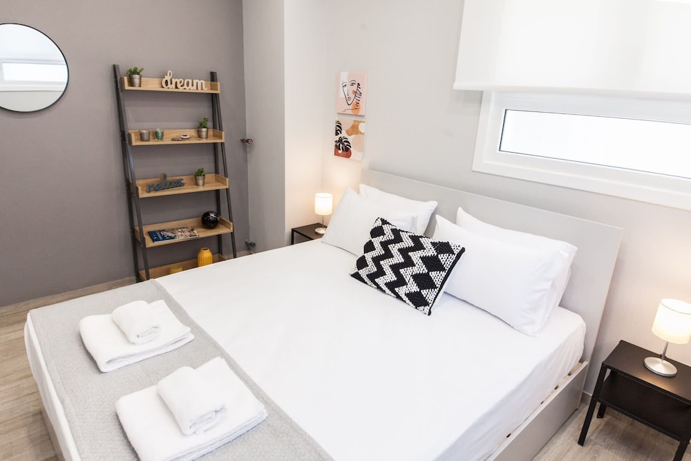 Hotel Renovated Gem In Zografou