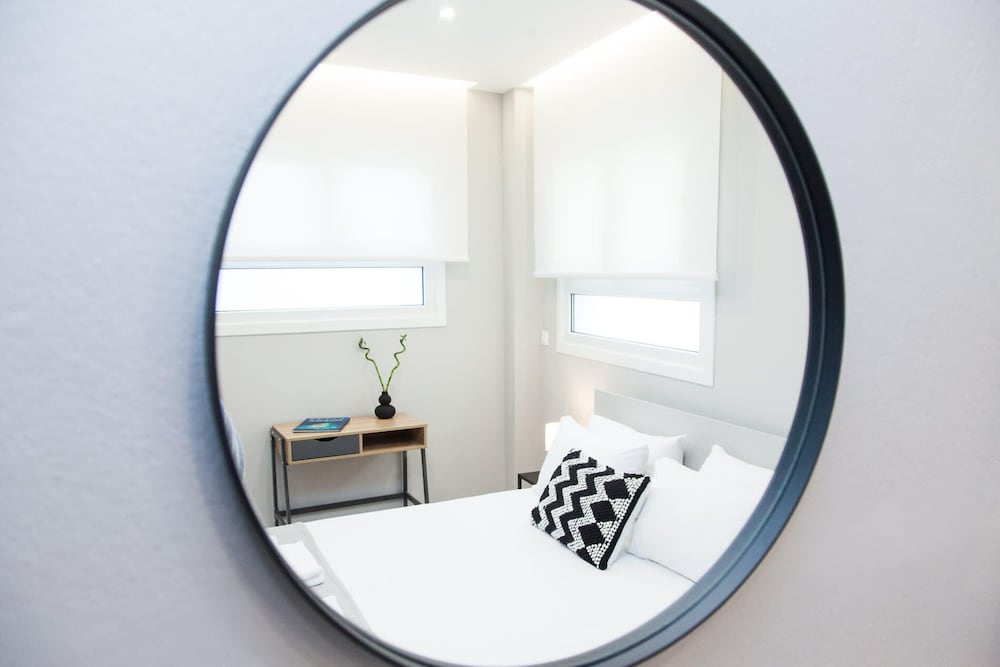 Renovated Gem In Zografou