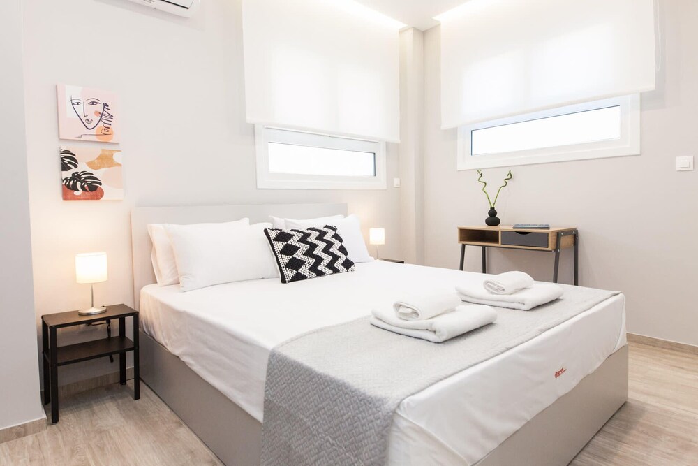 Renovated Gem In Zografou