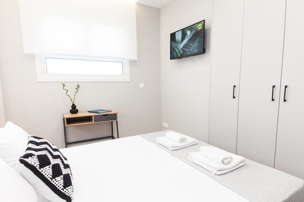 Renovated Gem In Zografou