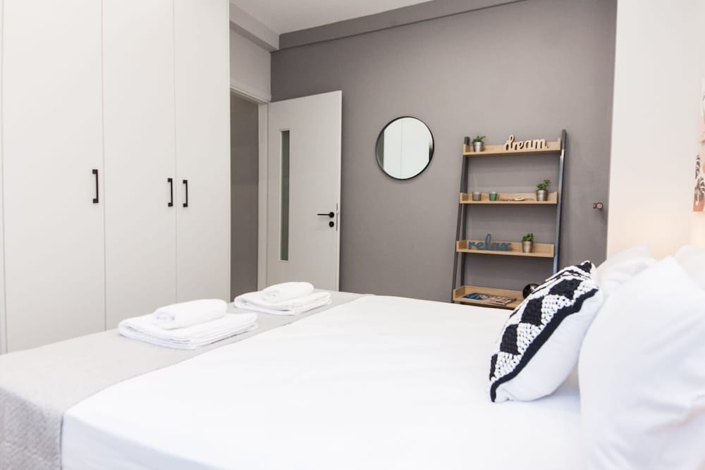 Renovated Gem In Zografou