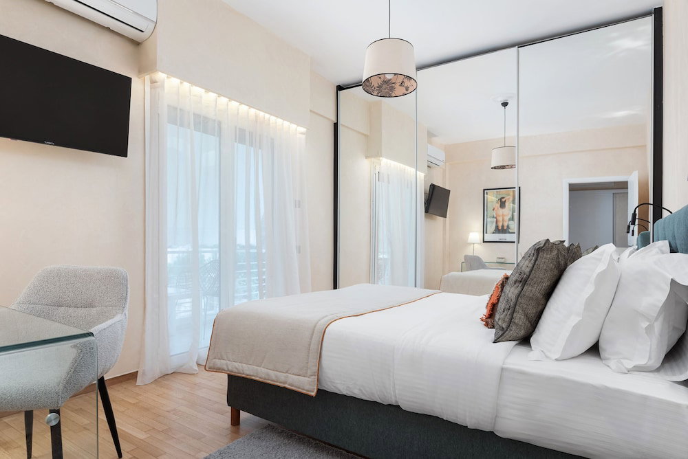 Glyfada Lux Olive Suites - Pathos