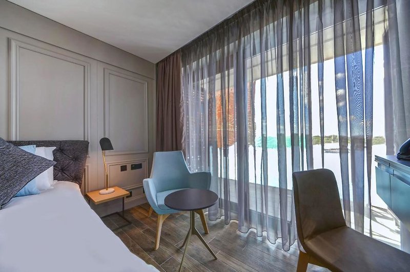 Land's End, Boutique Hotel