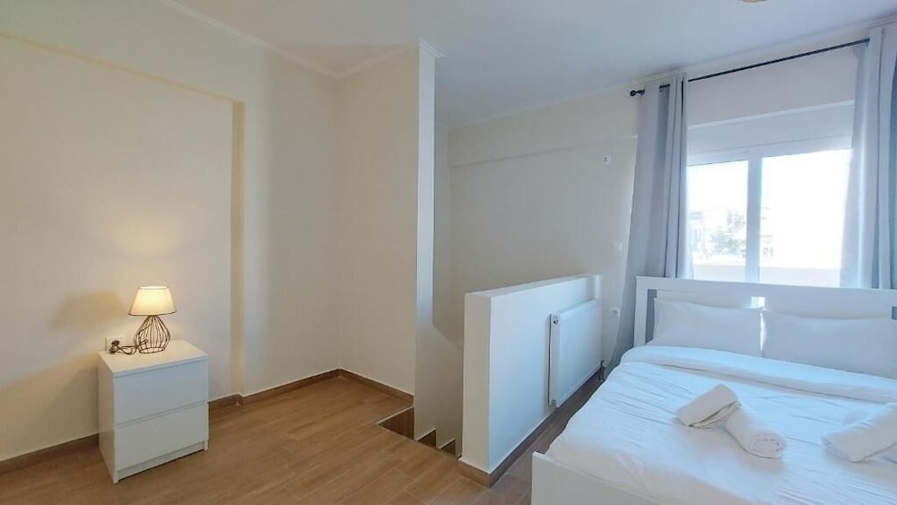 Hotel A Modern Renovated Maisonette Nikaia