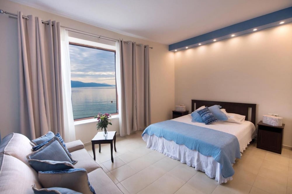 Hotel Nv Seafront Studios Av Properties