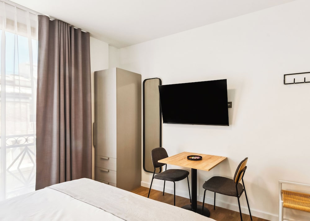 Limehome Piraeus Port