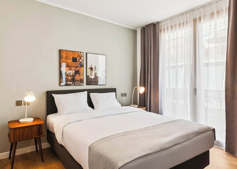 Limehome Piraeus Port
