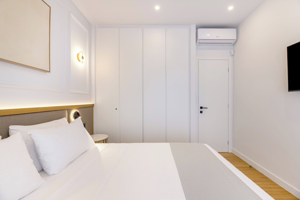 Michalakopoulou Cover & Bright Apartment