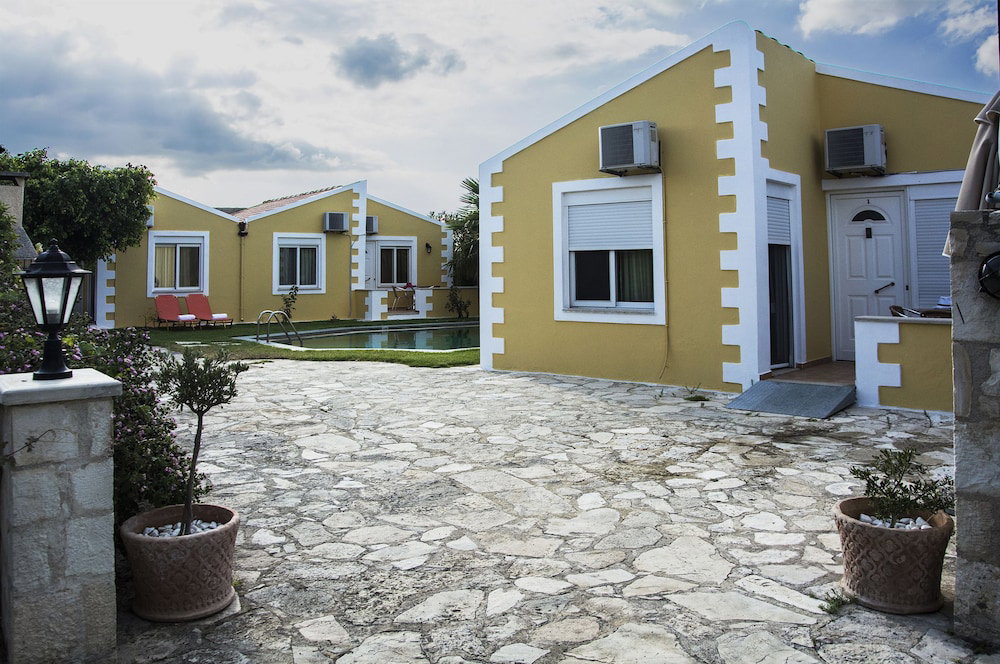 Hotel Plakalona