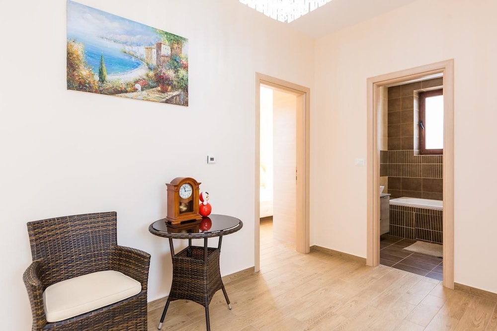 Levanta Luxury Stone Villa
