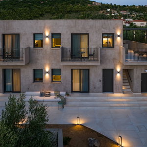 Hotel Topos Suites cazare Lassi