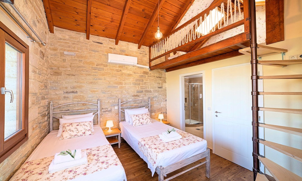 Cretan Sunrise Villa With Heated Pool