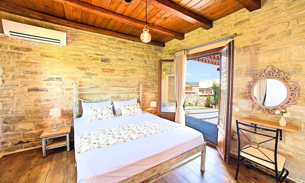 Cretan Sunrise Villa With Heated Pool