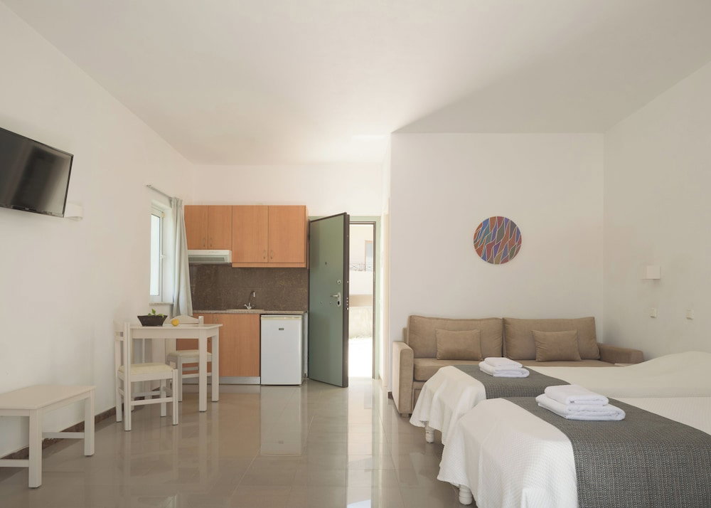 Reina Apartments