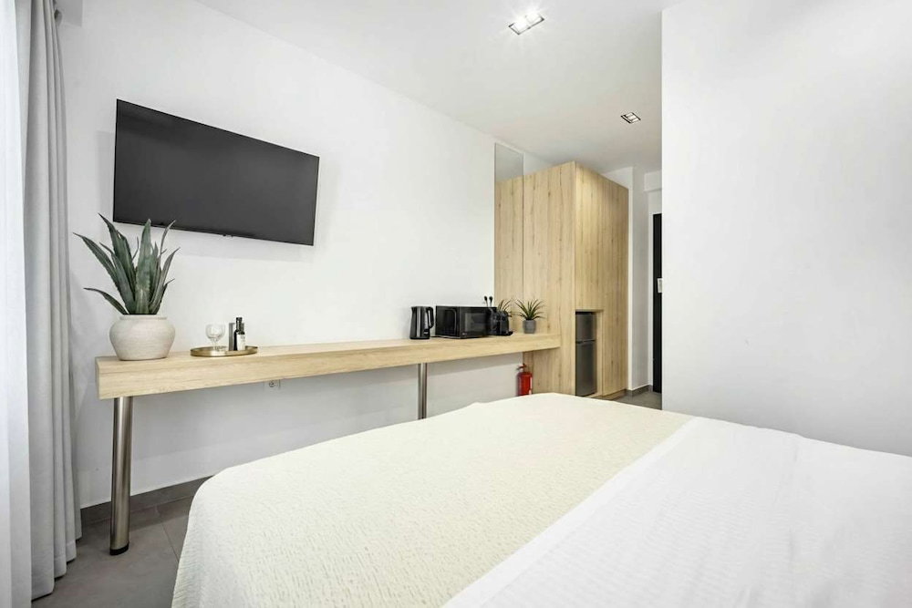 Hotel Cozy Studio Syntagma Worn Bldg Entrance