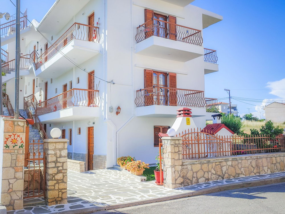 Hotel Apartments Eytyxia