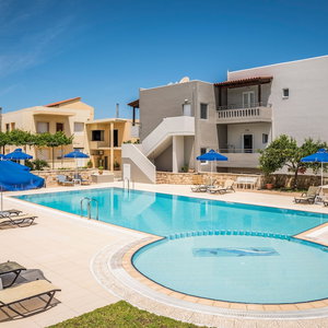 Hotel Irini Stalos Apartments cazare Stalos