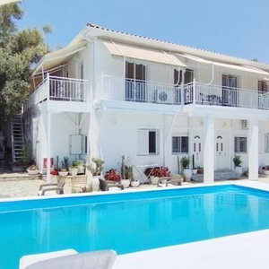 Hotel Xenia & Antonis cazare Nikiana