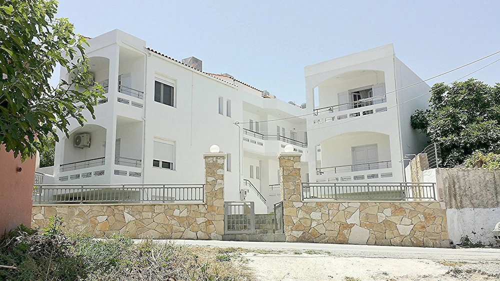 Hotel Crown Apartments
