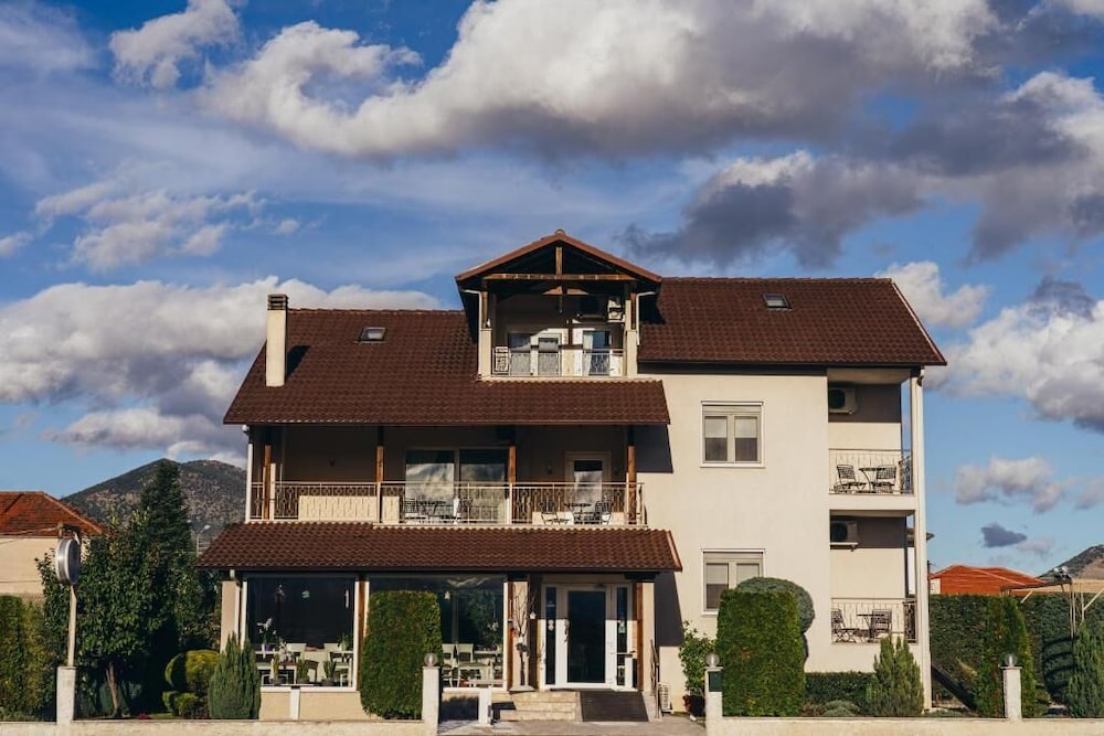 Hotel To Spiti Tis Sofias