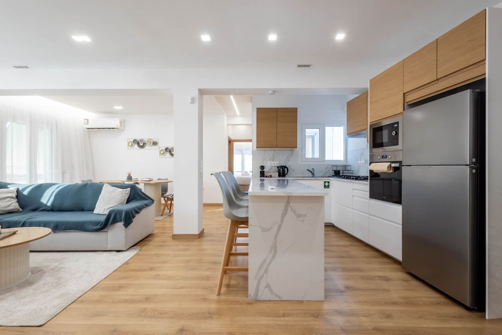 Hotel Sunlit Charm Modern 2Br Apartment With High-Speed Wifi