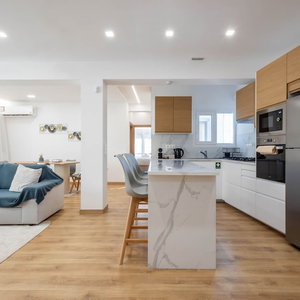 Hotel Sunlit Charm Modern 2Br Apartment With High-Speed Wifi cazare Kallithea - Moustafadhes