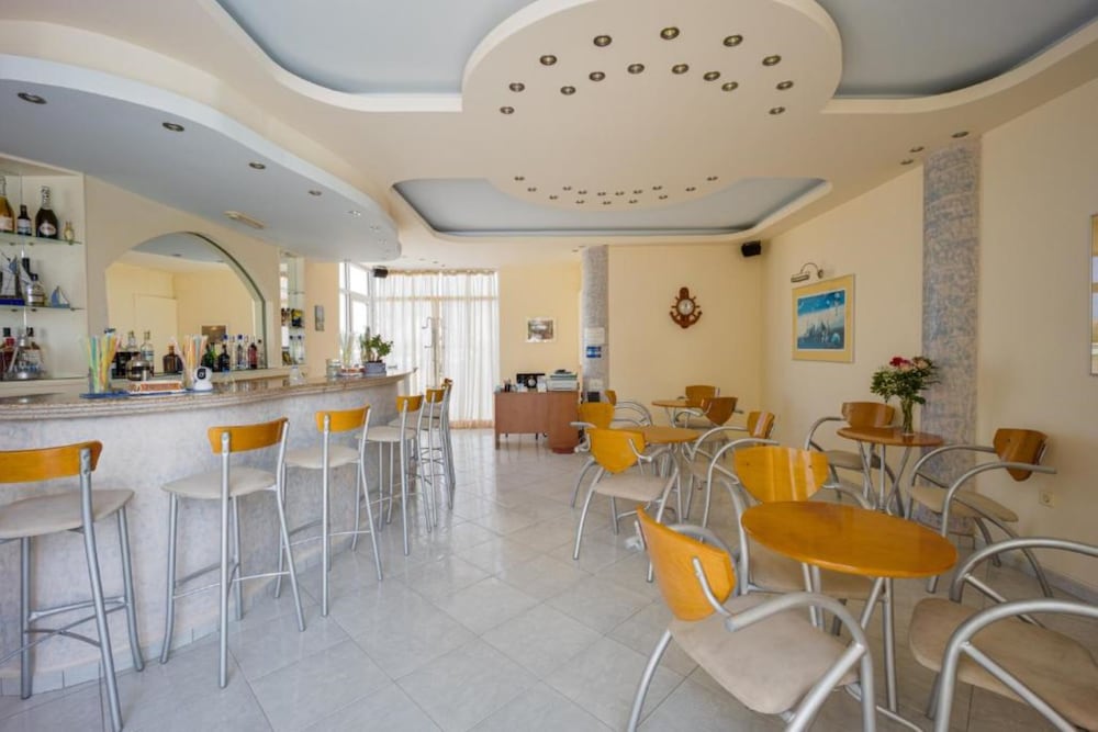 Cosmi Apartments By Estia