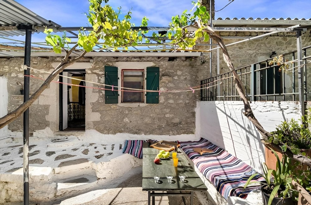 Hotel Serene Retreat- Sleeps 4, Wifi, Courtyard