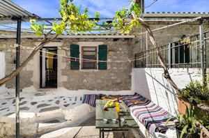 Hotel Serene Retreat- Sleeps 4, Wifi, Courtyard cazare Lefkada Town
