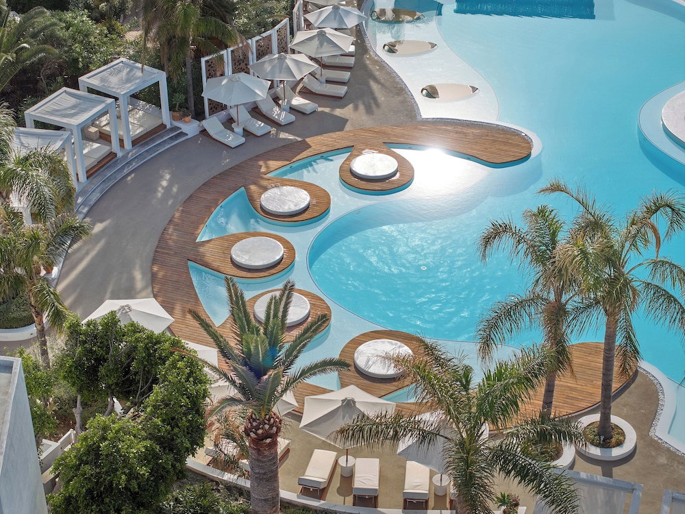 Hotel Caramel, A Resort To Live