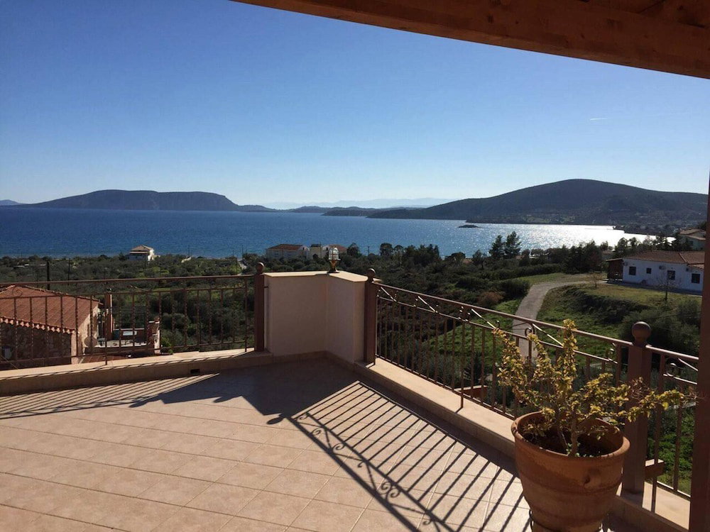 Hotel Immaculate 3-Bed House In Ermioni