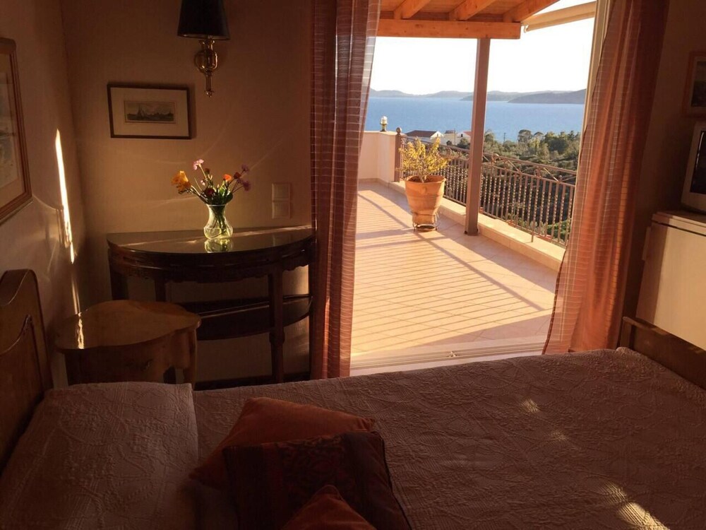 Immaculate 3-Bed House In Ermioni
