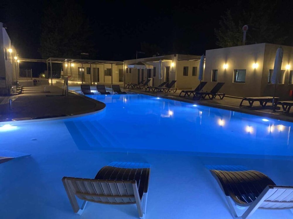 Hotel Nirikos Camping