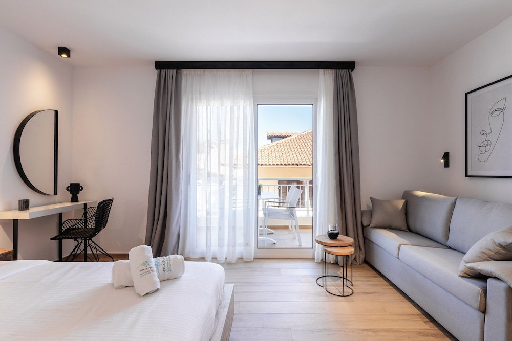 Hotel Kentro Luxury Suites