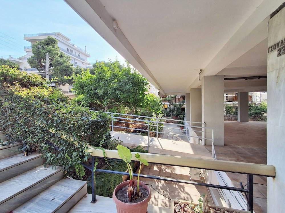 Hotel Elegant Apt At Alimos Marina Sea View