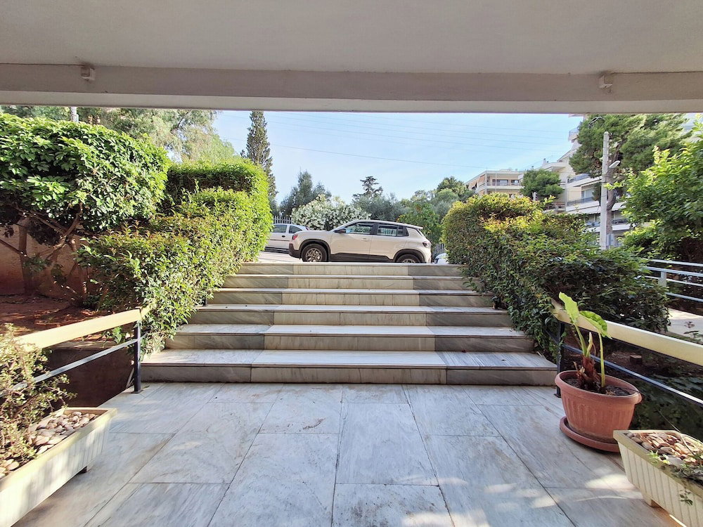 Elegant Apt At Alimos Marina Sea View