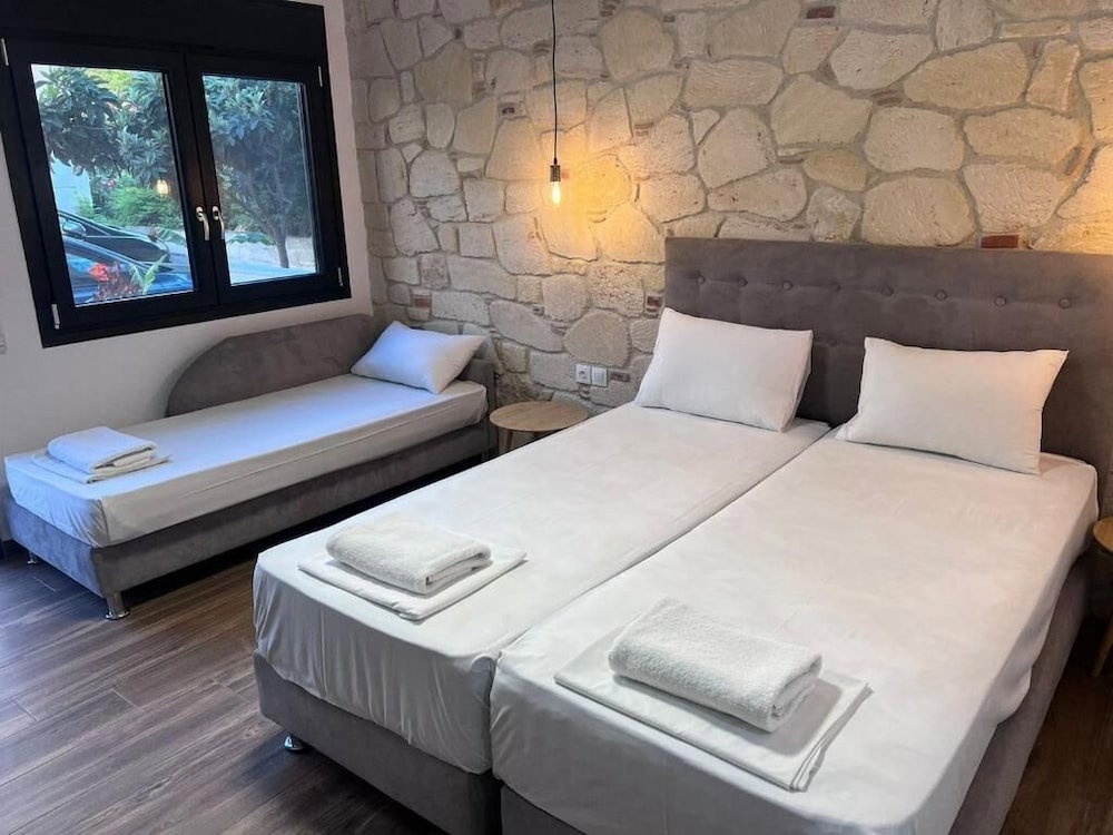 Hotel Naria Studios