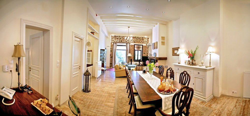Hotel Archontiko Petras 1821