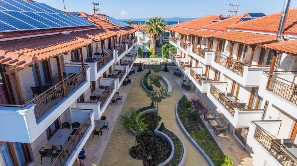 Hotel Apanemia Apartments By Flegra