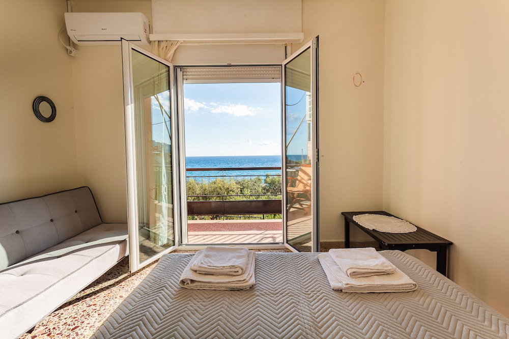Sunset Serenity - Kardamili Seaside Getaway